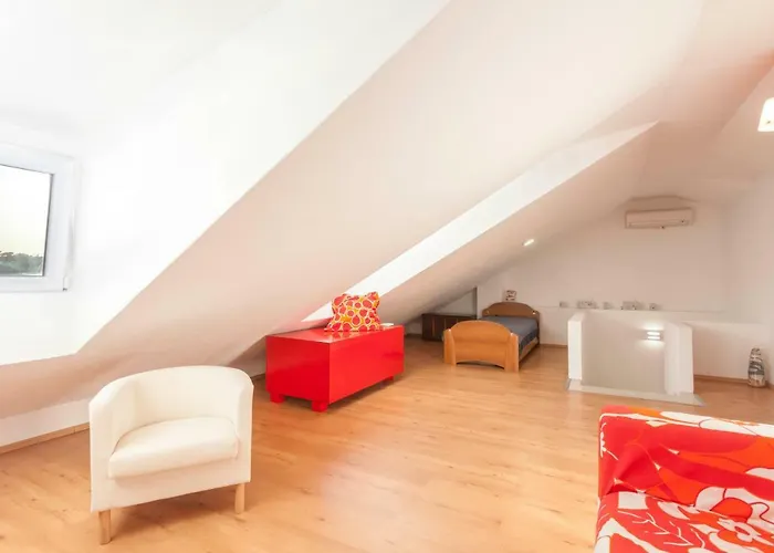 Penthouse Slavija 아파트 *