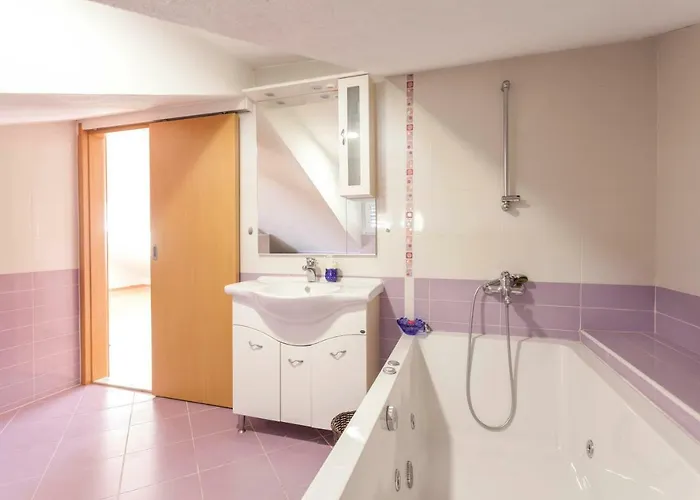 Penthouse Slavija 아파트 마카르스카