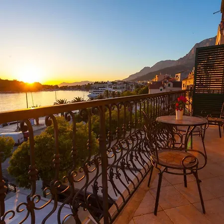 Penthouse Slavija 아파트 *